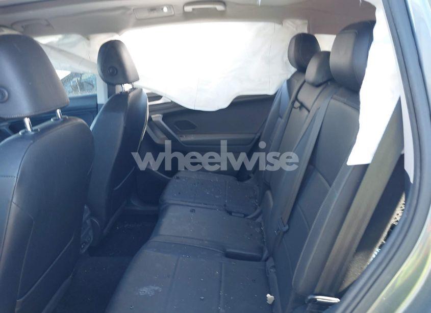 Photo 8 of 2019 Volkswagen Tiguan 2.0T SE/2.0T SEL/2.0T SEL R-LINE/2.0T SEL R-LINE BLACK (VIN 3VV2B7AX4KM013634)