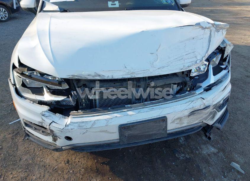 Photo 10 of 2019 Volkswagen Tiguan 2.0T SE/2.0T SEL/2.0T SEL R-LINE/2.0T SEL R-LINE BLACK (VIN 3VV2B7AX4KM031258)