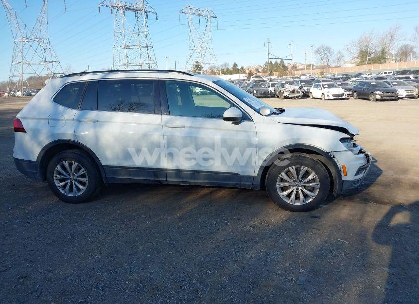 Photo 14 of 2019 Volkswagen Tiguan 2.0T SE/2.0T SEL/2.0T SEL R-LINE/2.0T SEL R-LINE BLACK (VIN 3VV2B7AX4KM031258)
