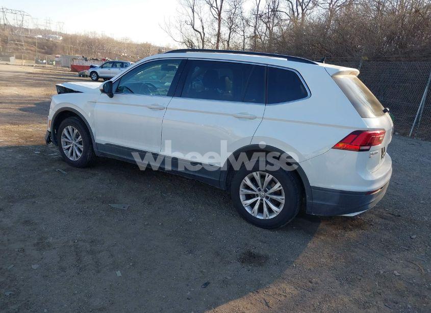 Photo 3 of 2019 Volkswagen Tiguan 2.0T SE/2.0T SEL/2.0T SEL R-LINE/2.0T SEL R-LINE BLACK (VIN 3VV2B7AX4KM031258)