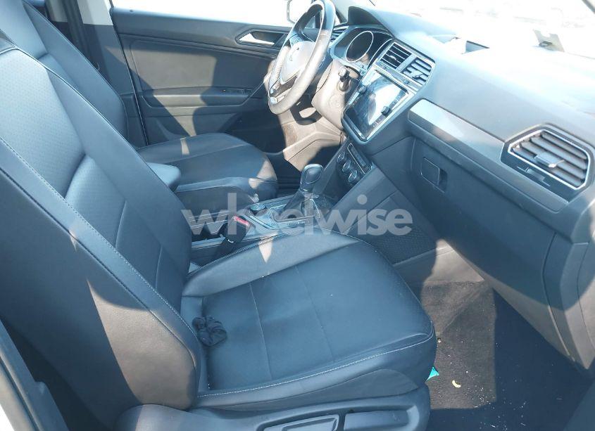 Photo 5 of 2019 Volkswagen Tiguan 2.0T SE/2.0T SEL/2.0T SEL R-LINE/2.0T SEL R-LINE BLACK (VIN 3VV2B7AX4KM031258)