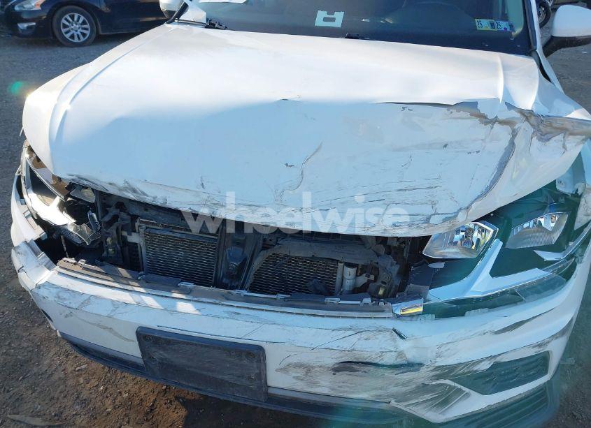 Photo 6 of 2019 Volkswagen Tiguan 2.0T SE/2.0T SEL/2.0T SEL R-LINE/2.0T SEL R-LINE BLACK (VIN 3VV2B7AX4KM031258)