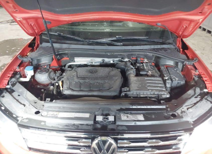 Photo 10 of 2019 Volkswagen Tiguan 2.0T SE/2.0T SEL/2.0T SEL R-LINE/2.0T SEL R-LINE BLACK (VIN 3VV2B7AX4KM052112)
