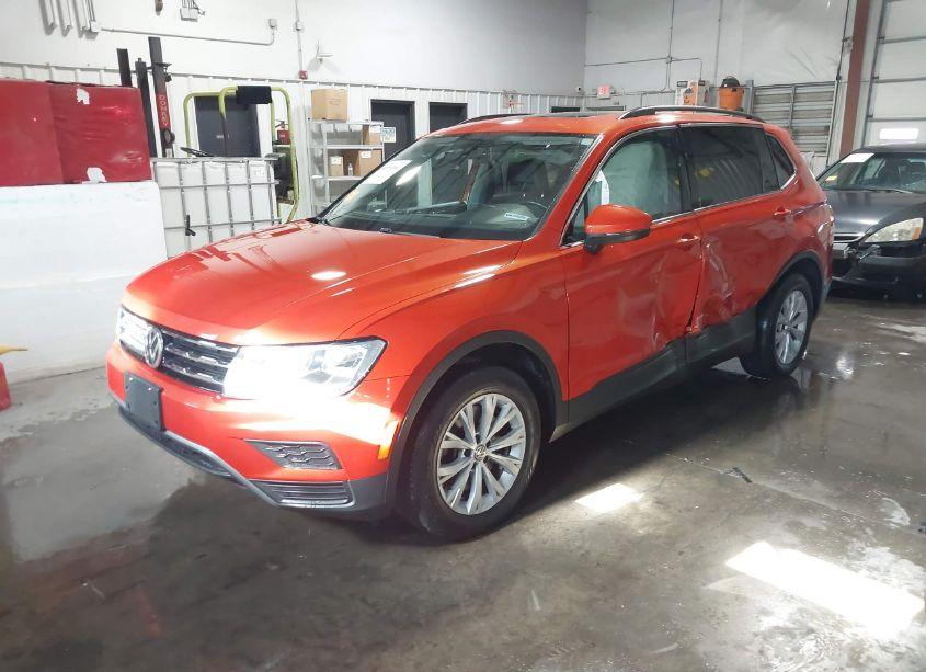 Photo 2 of 2019 Volkswagen Tiguan 2.0T SE/2.0T SEL/2.0T SEL R-LINE/2.0T SEL R-LINE BLACK (VIN 3VV2B7AX4KM052112)