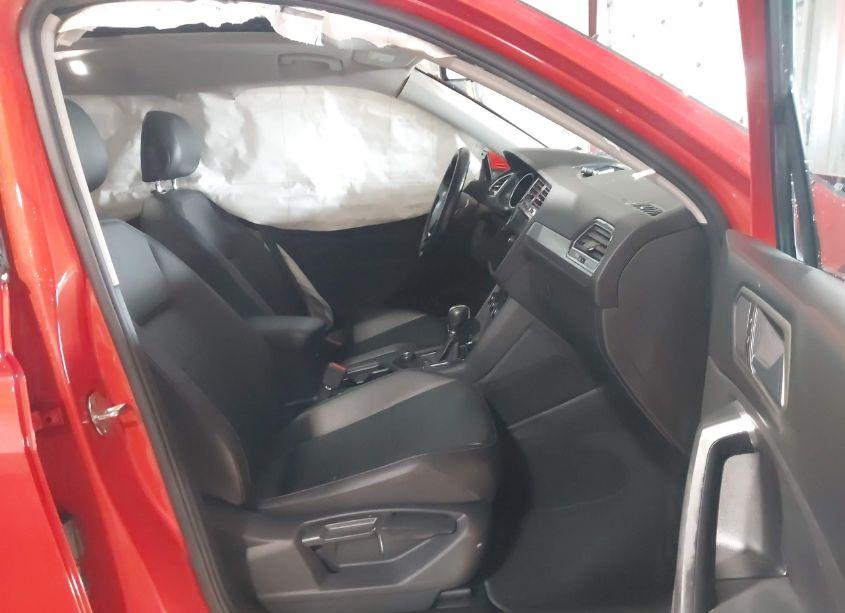 Photo 5 of 2019 Volkswagen Tiguan 2.0T SE/2.0T SEL/2.0T SEL R-LINE/2.0T SEL R-LINE BLACK (VIN 3VV2B7AX4KM052112)