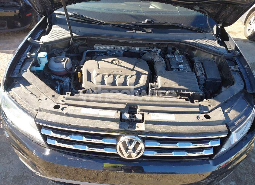 Photo 10 of 2019 Volkswagen Tiguan 2.0T SE/2.0T SEL/2.0T SEL R-LINE/2.0T SEL R-LINE BLACK (VIN 3VV2B7AX4KM190944)