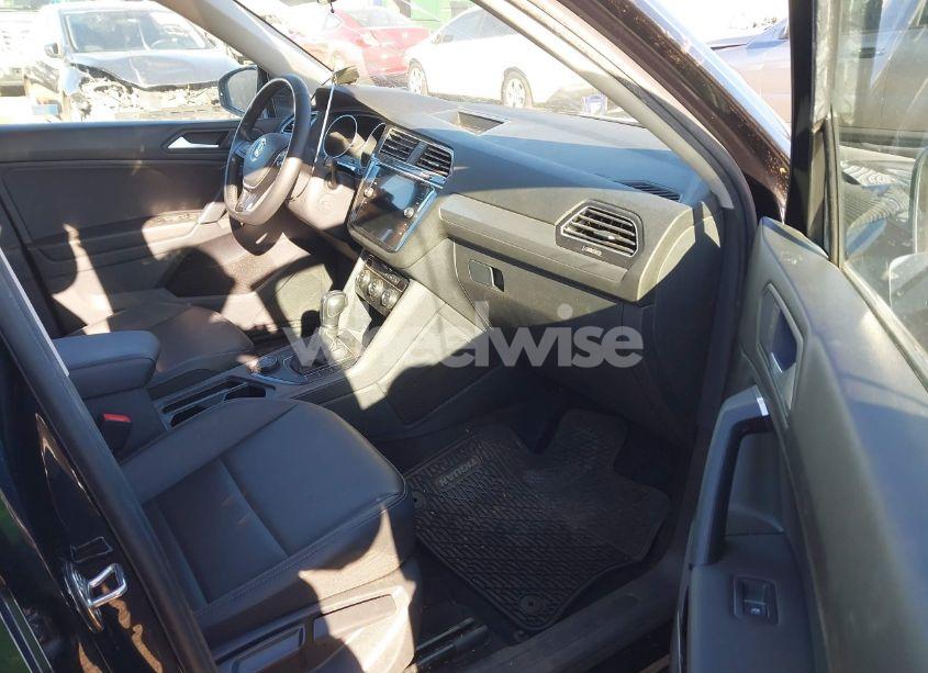 Photo 5 of 2019 Volkswagen Tiguan 2.0T SE/2.0T SEL/2.0T SEL R-LINE/2.0T SEL R-LINE BLACK (VIN 3VV2B7AX4KM190944)