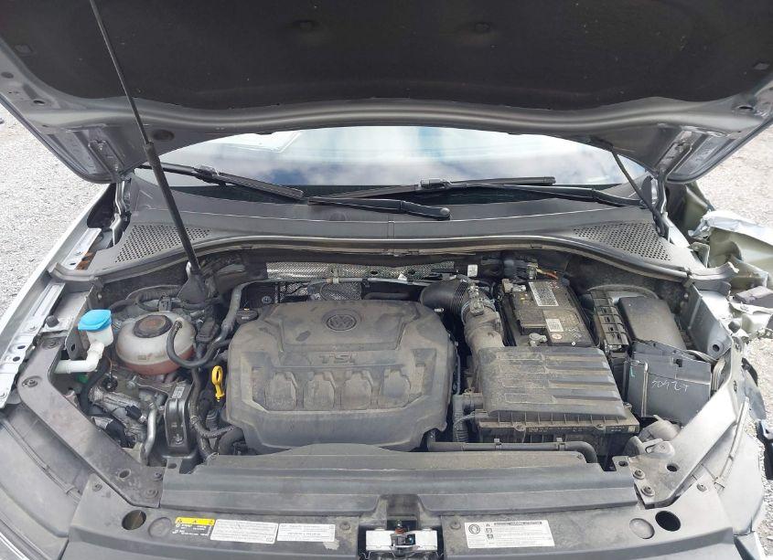 Photo 10 of 2020 Volkswagen Tiguan 2.0T SE/2.0T SE R-LINE BLACK/2.0T SEL (VIN 3VV2B7AX4LM054976)