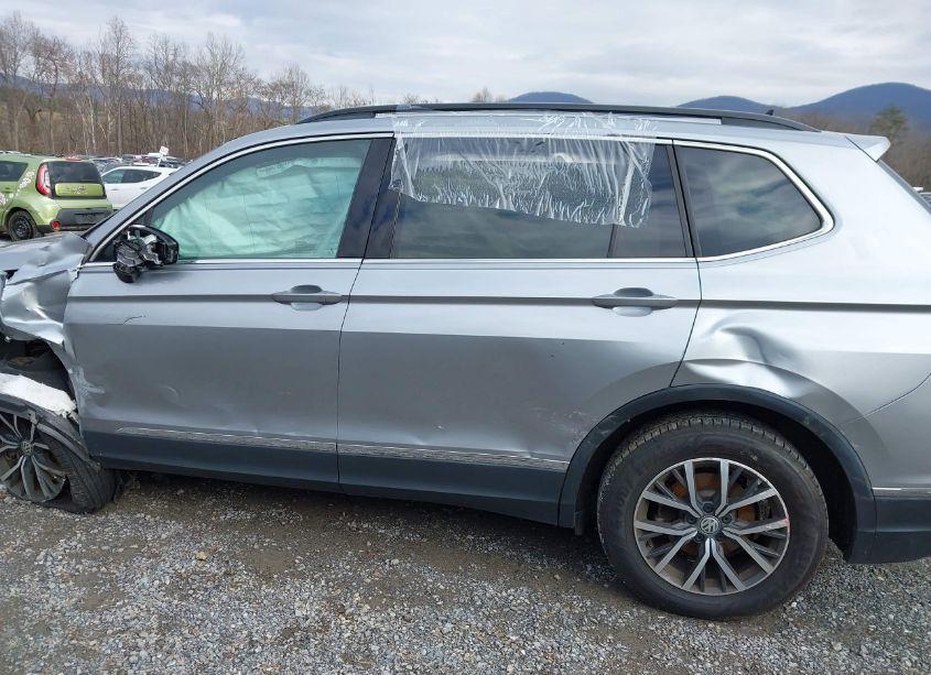 Photo 17 of 2020 Volkswagen Tiguan 2.0T SE/2.0T SE R-LINE BLACK/2.0T SEL (VIN 3VV2B7AX4LM054976)