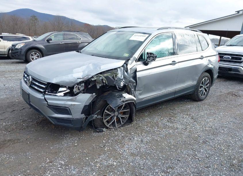 Photo 2 of 2020 Volkswagen Tiguan 2.0T SE/2.0T SE R-LINE BLACK/2.0T SEL (VIN 3VV2B7AX4LM054976)