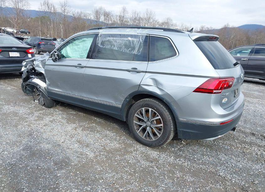 Photo 3 of 2020 Volkswagen Tiguan 2.0T SE/2.0T SE R-LINE BLACK/2.0T SEL (VIN 3VV2B7AX4LM054976)