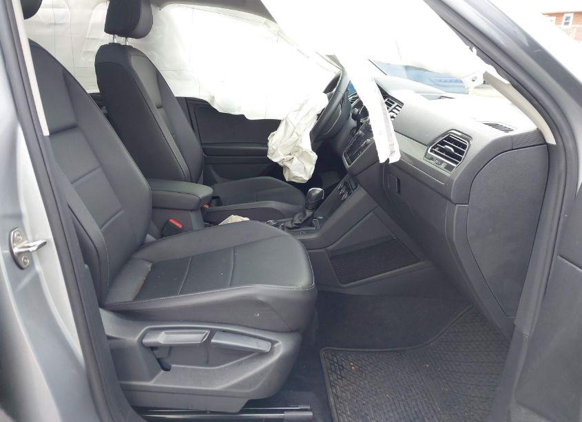 Photo 5 of 2020 Volkswagen Tiguan 2.0T SE/2.0T SE R-LINE BLACK/2.0T SEL (VIN 3VV2B7AX4LM054976)