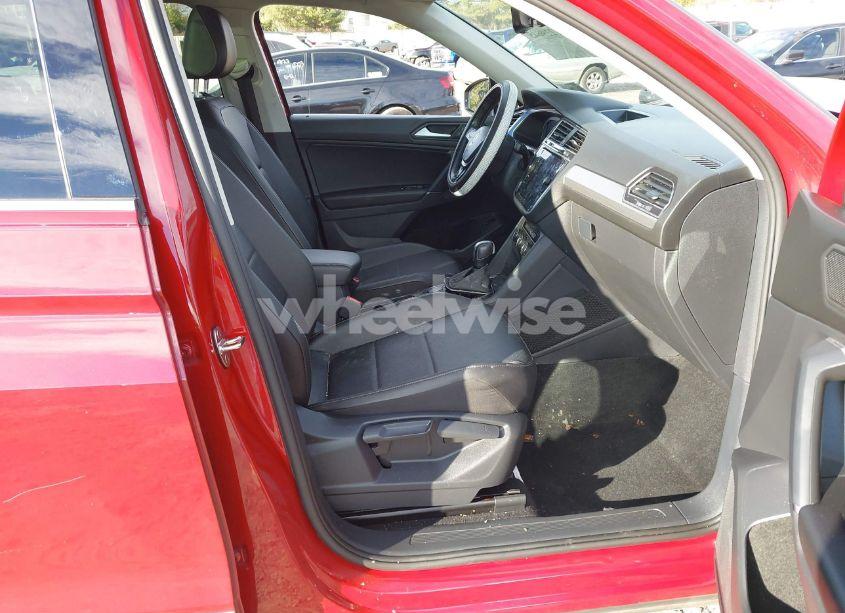 Photo 5 of 2020 Volkswagen Tiguan 2.0T SE/2.0T SE R-LINE BLACK/2.0T SEL (VIN 3VV2B7AX4LM071664)