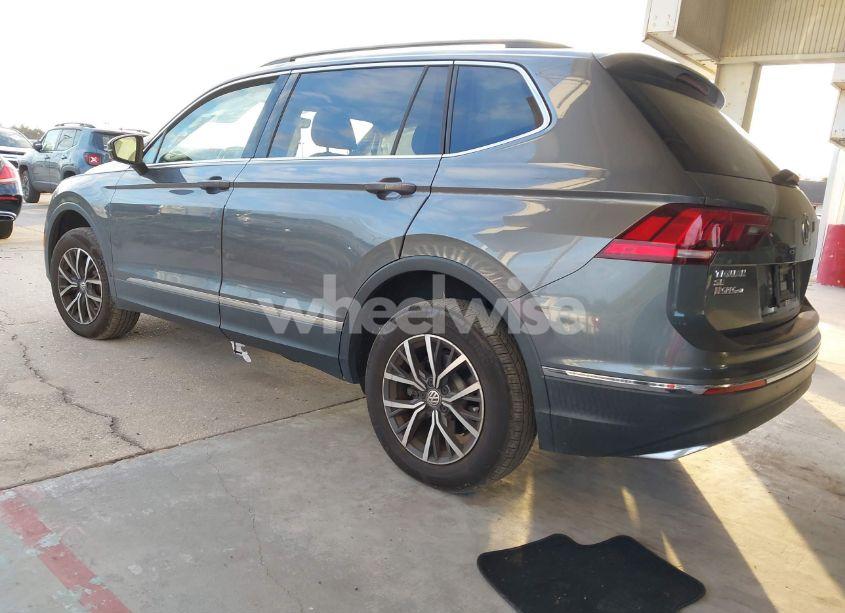 Photo 3 of 2020 Volkswagen Tiguan 2.0T SE/2.0T SE R-LINE BLACK/2.0T SEL (VIN 3VV2B7AX4LM081515)