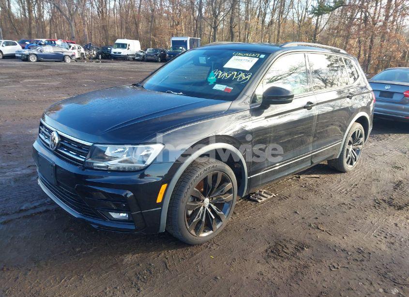 Photo 2 of 2020 Volkswagen Tiguan 2.0T SE/2.0T SE R-LINE BLACK/2.0T SEL (VIN 3VV2B7AX4LM086536)