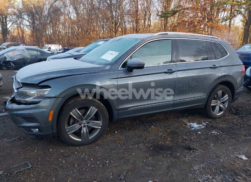 Photo 2 of 2020 Volkswagen Tiguan 2.0T SE/2.0T SE R-LINE BLACK/2.0T SEL (VIN 3VV2B7AX4LM094507)