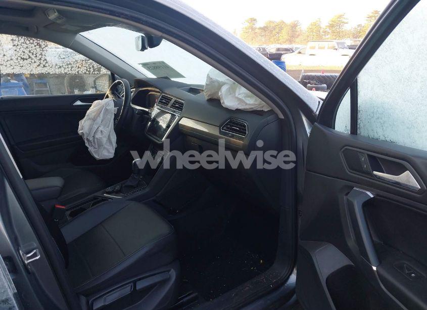 Photo 5 of 2020 Volkswagen Tiguan 2.0T SE/2.0T SE R-LINE BLACK/2.0T SEL (VIN 3VV2B7AX4LM094507)