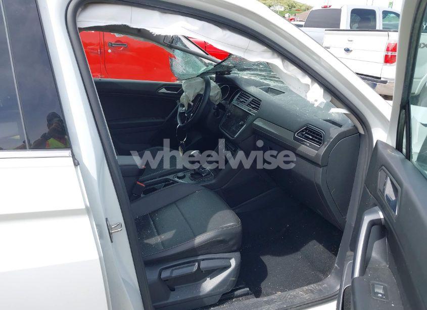 Photo 5 of 2021 Volkswagen Tiguan 2.0T SE/2.0T SE R-LINE BLACK/2.0T SEL (VIN 3VV2B7AX4MM044806)