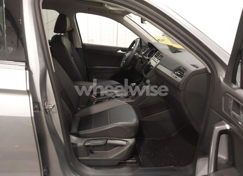 Photo 5 of 2021 Volkswagen Tiguan 2.0T SE/2.0T SE R-LINE BLACK/2.0T SEL (VIN 3VV2B7AX4MM110478)