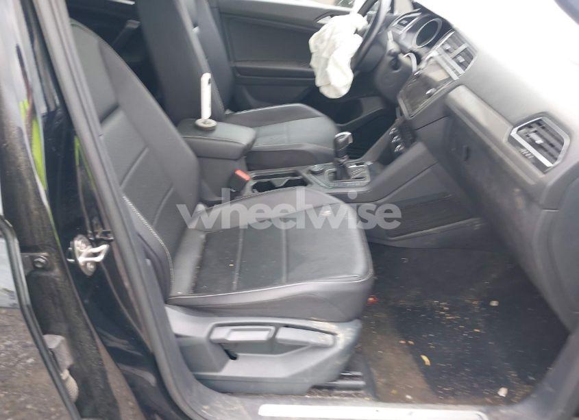 Photo 5 of 2021 Volkswagen Tiguan 2.0T SE/2.0T SE R-LINE BLACK/2.0T SEL (VIN 3VV2B7AX4MM111887)