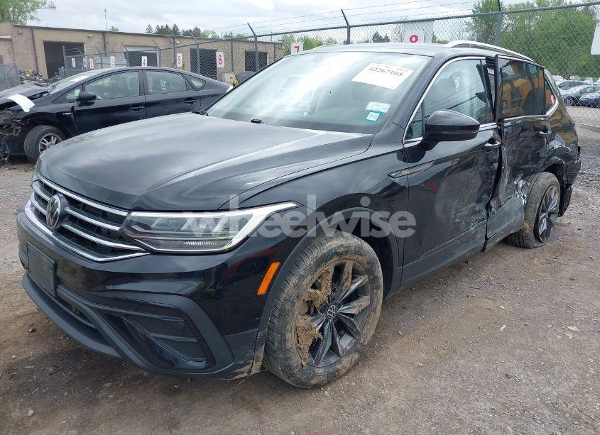 Photo 2 of 2022 Volkswagen Tiguan 2.0T SE (VIN 3VV2B7AX4NM093585)