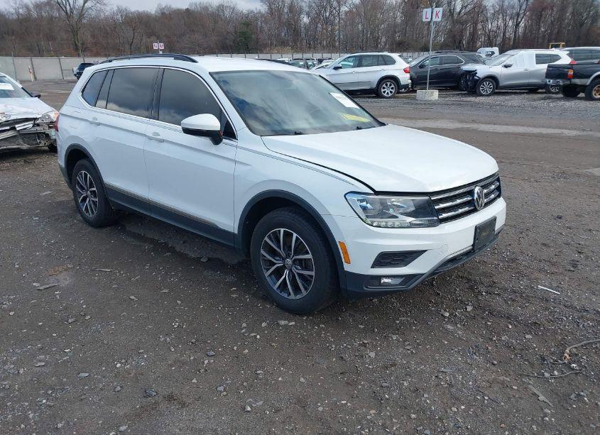 2018 Volkswagen Tiguan 2.0T SE/2.0T SEL (VIN 3VV2B7AX5JM004424) main photo