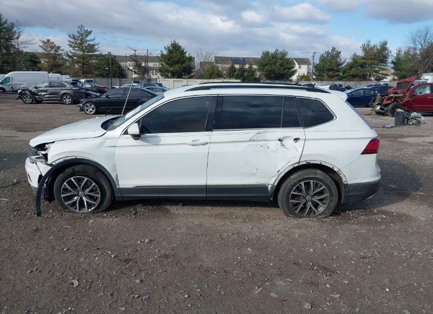 Photo 14 of 2018 Volkswagen Tiguan 2.0T SE/2.0T SEL (VIN 3VV2B7AX5JM004424)