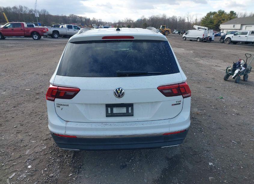 Photo 16 of 2018 Volkswagen Tiguan 2.0T SE/2.0T SEL (VIN 3VV2B7AX5JM004424)