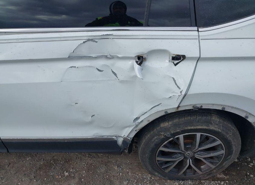 Photo 17 of 2018 Volkswagen Tiguan 2.0T SE/2.0T SEL (VIN 3VV2B7AX5JM004424)