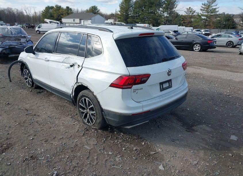 Photo 3 of 2018 Volkswagen Tiguan 2.0T SE/2.0T SEL (VIN 3VV2B7AX5JM004424)