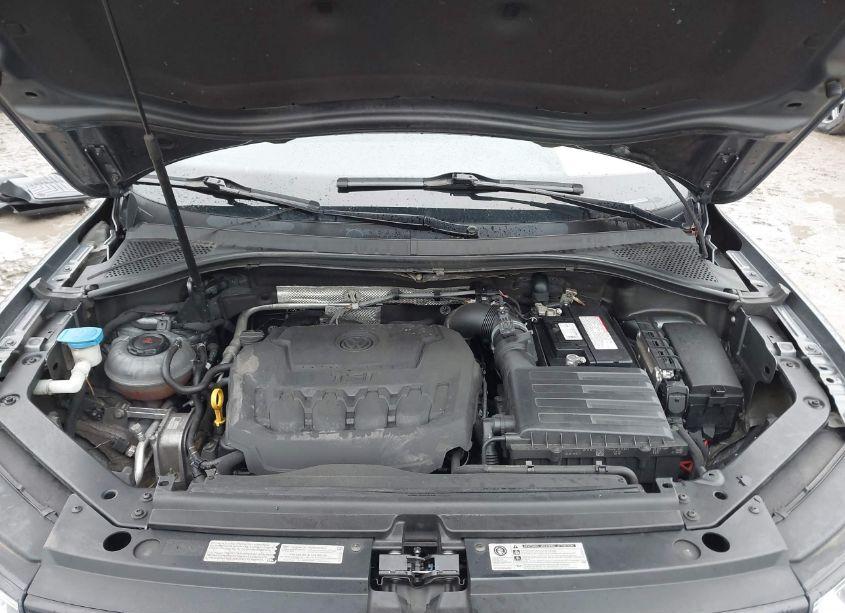 Photo 10 of 2018 Volkswagen Tiguan 2.0T SE/2.0T SEL (VIN 3VV2B7AX5JM043661)