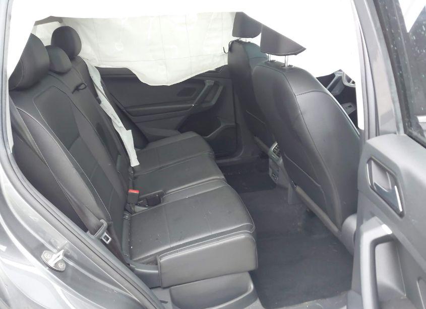 Photo 8 of 2018 Volkswagen Tiguan 2.0T SE/2.0T SEL (VIN 3VV2B7AX5JM043661)