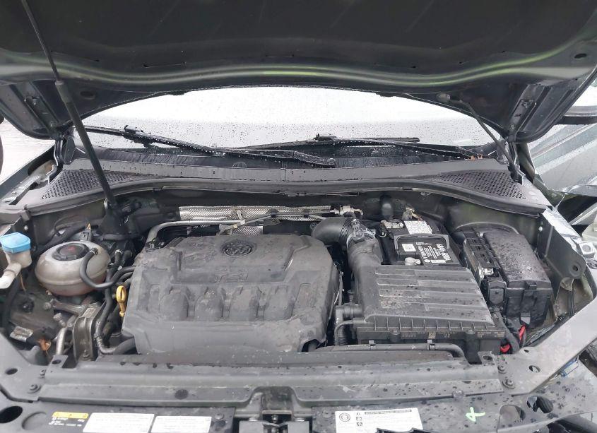 Photo 10 of 2018 Volkswagen Tiguan 2.0T SE/SEL (VIN 3VV2B7AX5JM062114)
