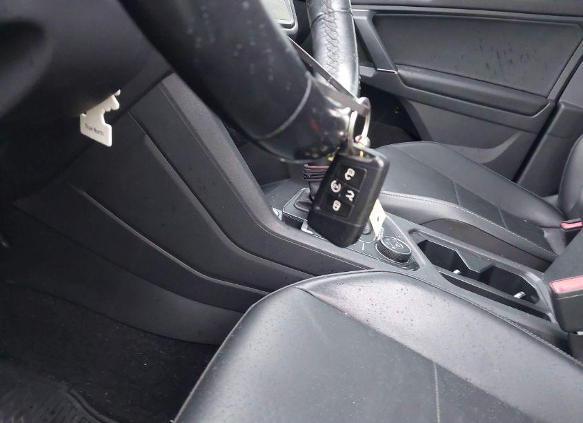 Photo 11 of 2018 Volkswagen Tiguan 2.0T SE/SEL (VIN 3VV2B7AX5JM062114)