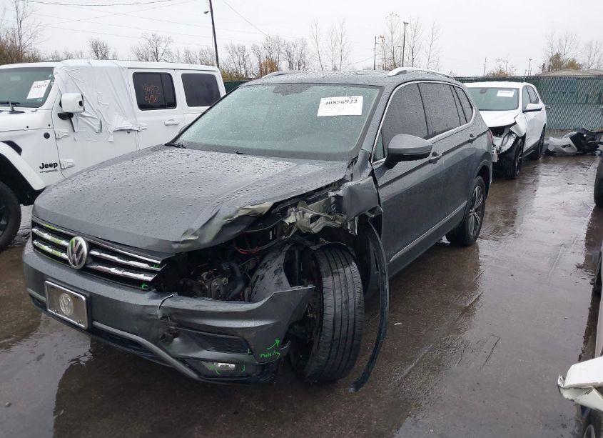 Photo 2 of 2018 Volkswagen Tiguan 2.0T SE/SEL (VIN 3VV2B7AX5JM062114)
