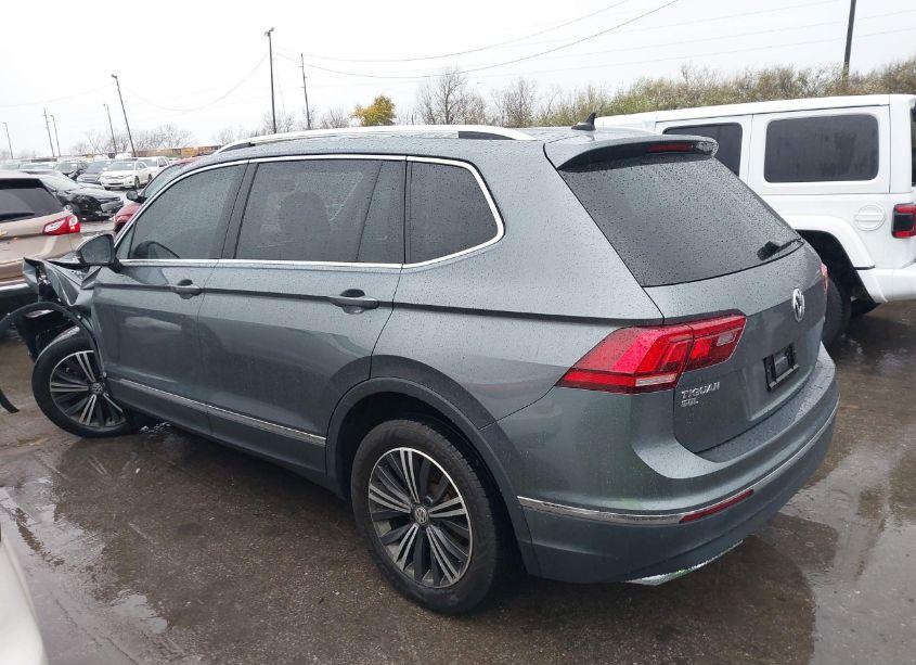 Photo 3 of 2018 Volkswagen Tiguan 2.0T SE/SEL (VIN 3VV2B7AX5JM062114)