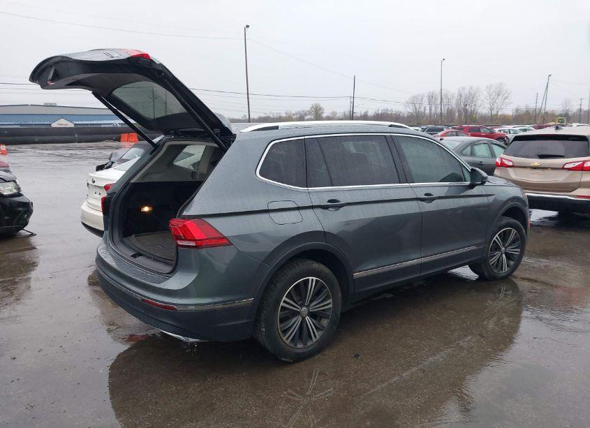 Photo 4 of 2018 Volkswagen Tiguan 2.0T SE/SEL (VIN 3VV2B7AX5JM062114)
