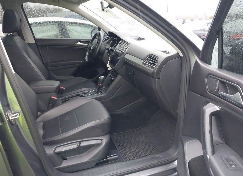Photo 5 of 2018 Volkswagen Tiguan 2.0T SE/SEL (VIN 3VV2B7AX5JM062114)
