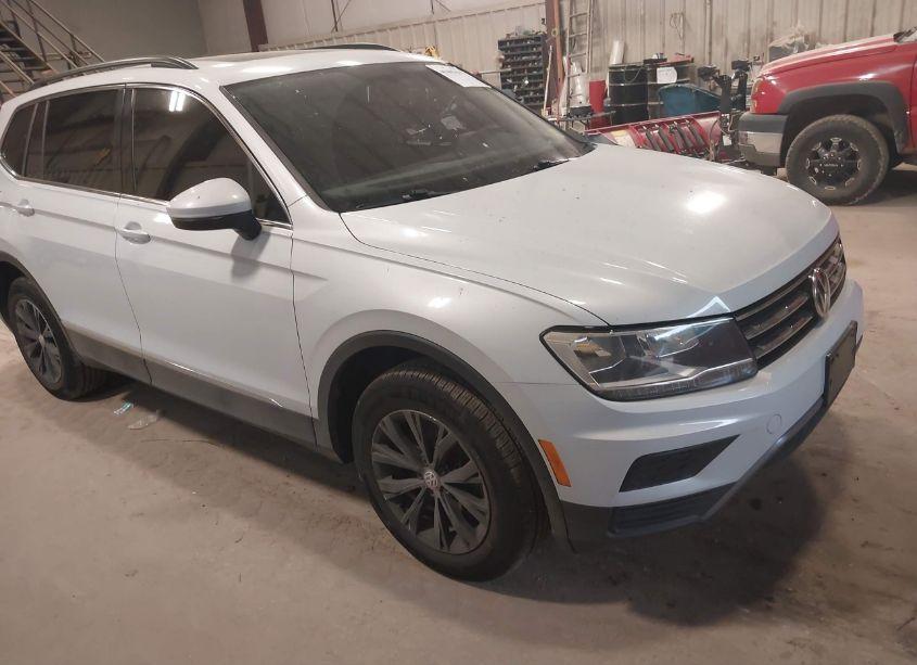 2018 Volkswagen Tiguan 2.0T SE/2.0T SEL (VIN 3VV2B7AX5JM115345) main photo
