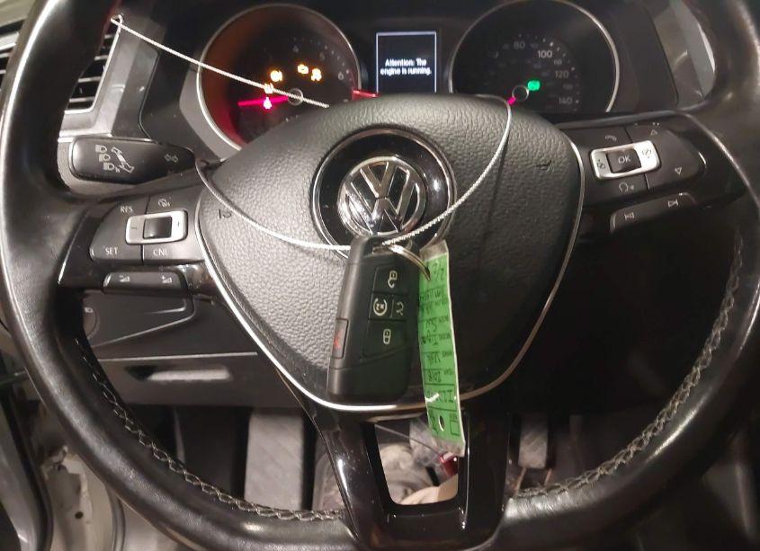 Photo 11 of 2018 Volkswagen Tiguan 2.0T SE/2.0T SEL (VIN 3VV2B7AX5JM115345)