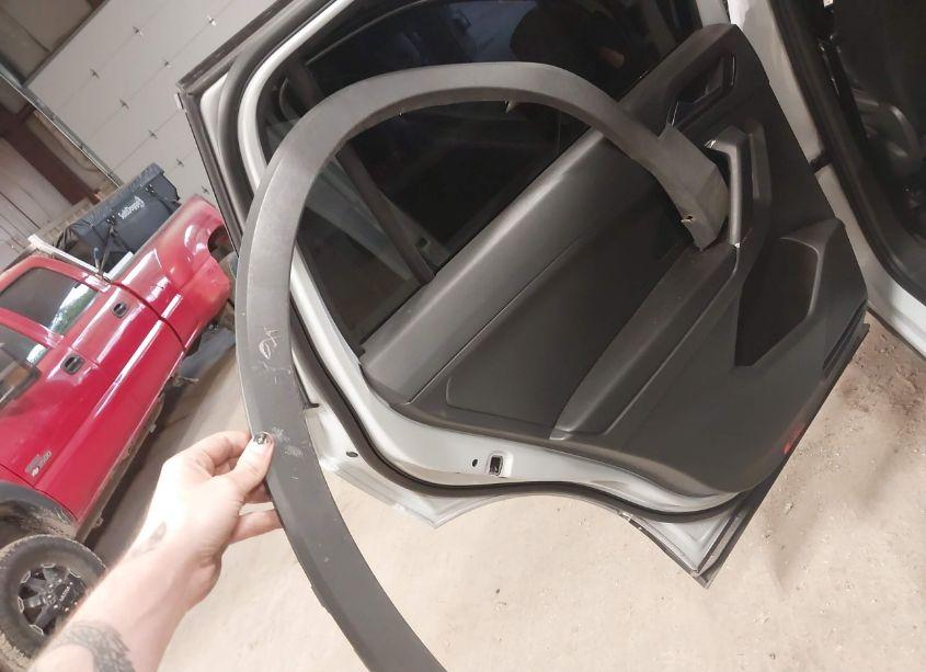 Photo 12 of 2018 Volkswagen Tiguan 2.0T SE/2.0T SEL (VIN 3VV2B7AX5JM115345)