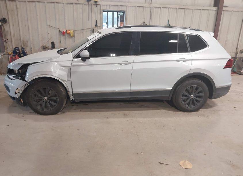 Photo 15 of 2018 Volkswagen Tiguan 2.0T SE/2.0T SEL (VIN 3VV2B7AX5JM115345)