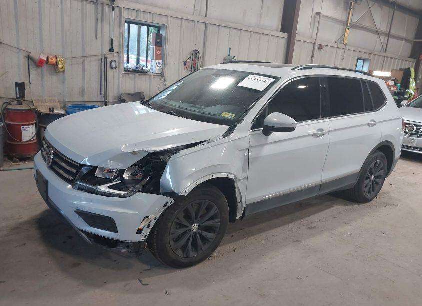 Photo 2 of 2018 Volkswagen Tiguan 2.0T SE/2.0T SEL (VIN 3VV2B7AX5JM115345)