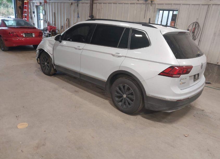 Photo 3 of 2018 Volkswagen Tiguan 2.0T SE/2.0T SEL (VIN 3VV2B7AX5JM115345)
