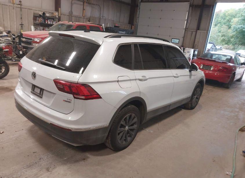 Photo 4 of 2018 Volkswagen Tiguan 2.0T SE/2.0T SEL (VIN 3VV2B7AX5JM115345)