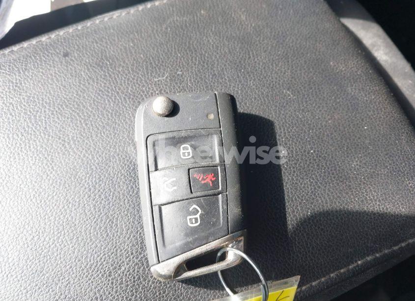 Photo 11 of 2018 Volkswagen Tiguan 2.0T SE/2.0T SEL (VIN 3VV2B7AX5JM211816)