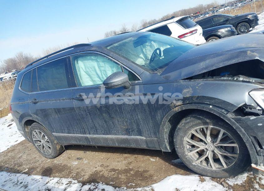 Photo 13 of 2018 Volkswagen Tiguan 2.0T SE/2.0T SEL (VIN 3VV2B7AX5JM211816)