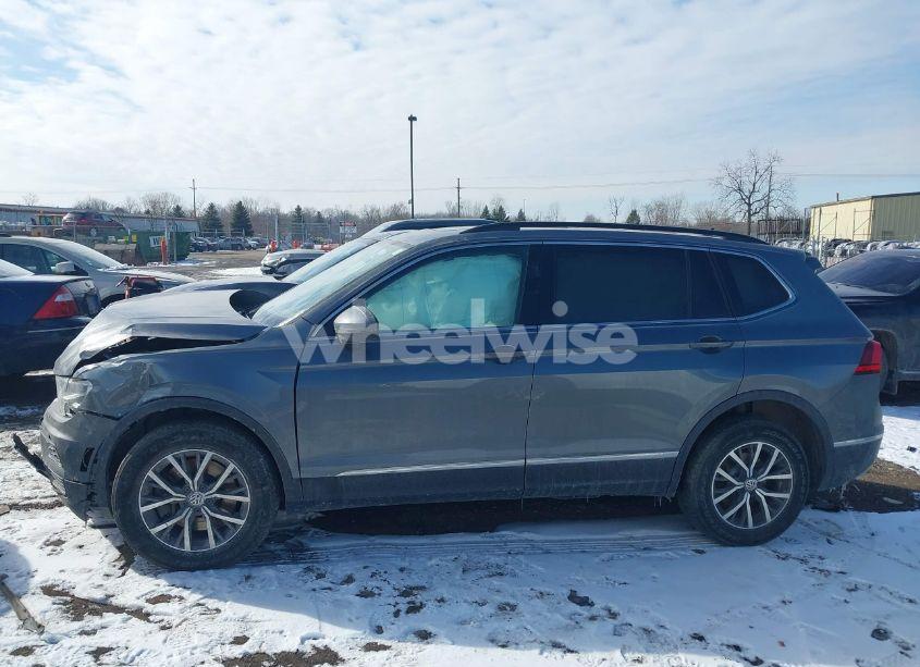 Photo 14 of 2018 Volkswagen Tiguan 2.0T SE/2.0T SEL (VIN 3VV2B7AX5JM211816)