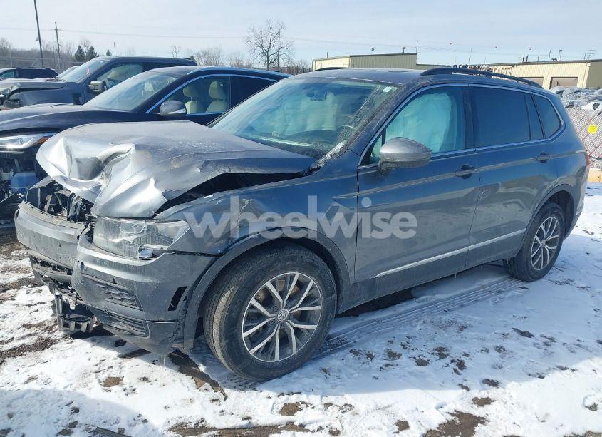 Photo 2 of 2018 Volkswagen Tiguan 2.0T SE/2.0T SEL (VIN 3VV2B7AX5JM211816)