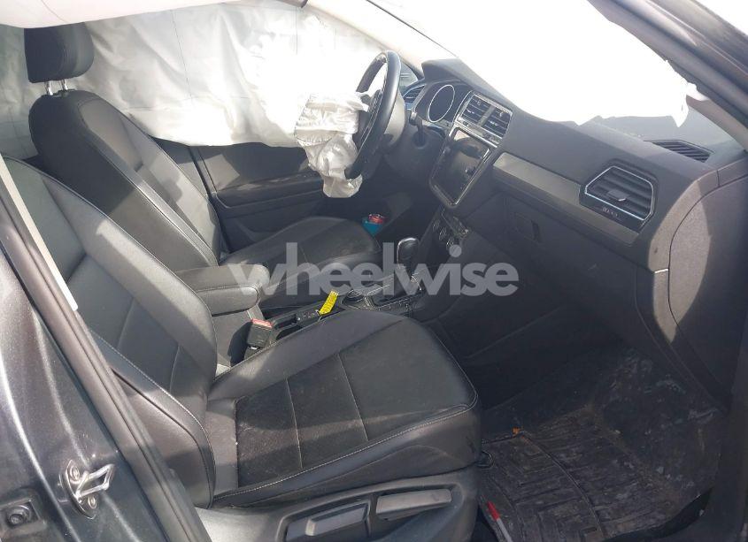 Photo 5 of 2018 Volkswagen Tiguan 2.0T SE/2.0T SEL (VIN 3VV2B7AX5JM211816)